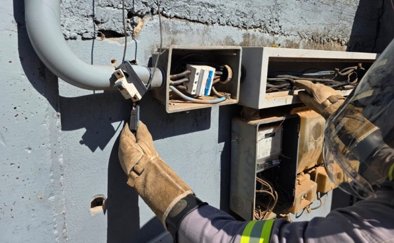 Quatro são conduzidos por furto de energia no ES nesta sexta