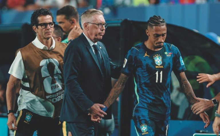 Raphinha promete retorno rápido após lesão: ‘amo vestir a camisa da seleção’