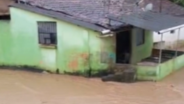 Rompimento de adutora interrompe o abastecimento na Zona da Mata de PE