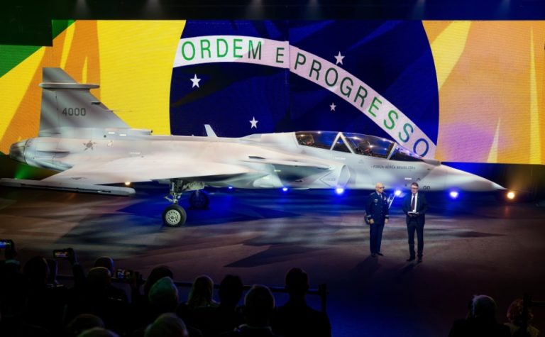 Saab lança caça Gripen desenvolvido com brasileiros