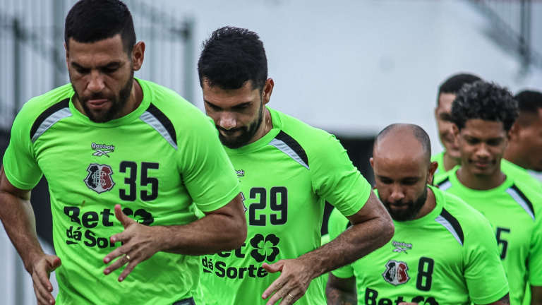 Santa Cruz tem treino cancelado após protesto de jogadores por atraso salarial
