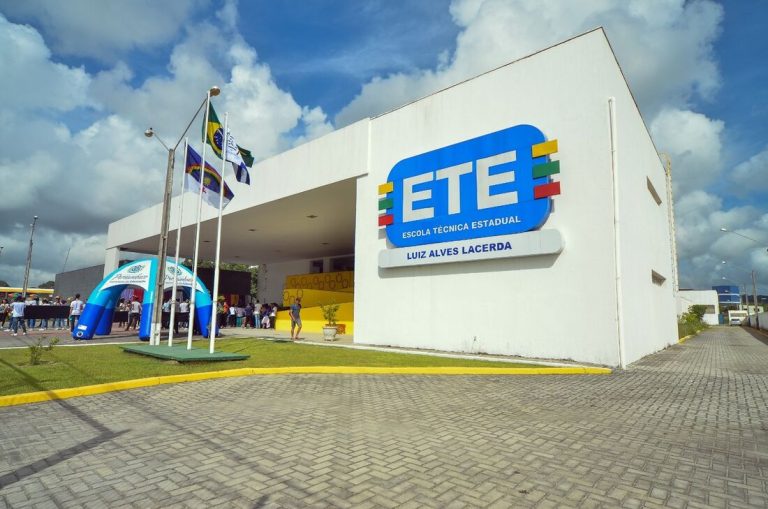Secretaria de Educação abre 8 mil vagas em cursos técnicos em PE