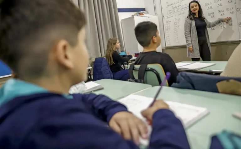 Serra vai usar Prova Nacional Docente para contratar professores temporários