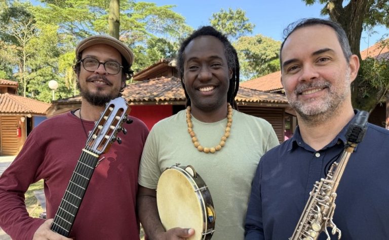 Shows de graça na Praia da Costa neste domingo
