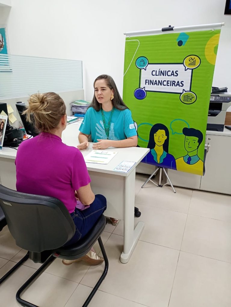 Sicoob leva educação financeira a 97 mil pessoas no Brasil