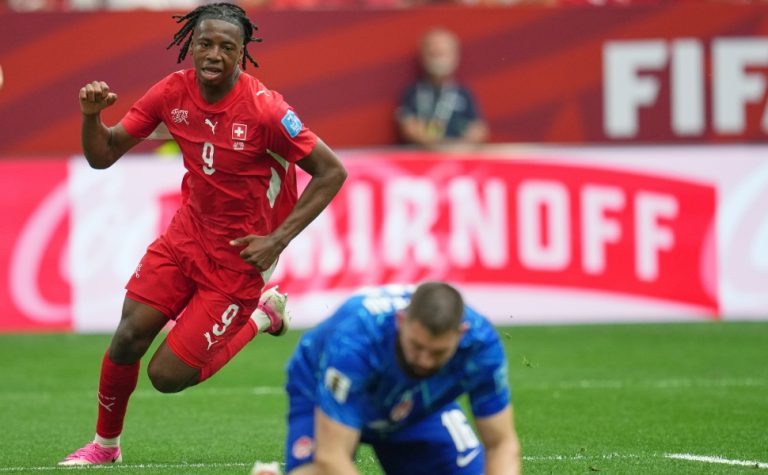 Suíça vence, fica na liderança do Grupo B e empurra Canadá para ser visitante