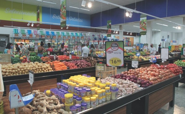 Supermercados e lojas fecham mais cedo hoje no ES; veja horários
