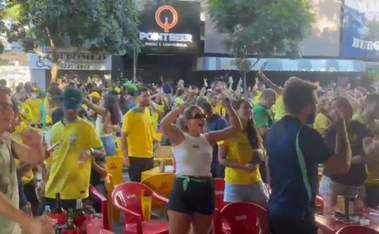 Torcida capixaba faz a festa com a classificação do Brasil