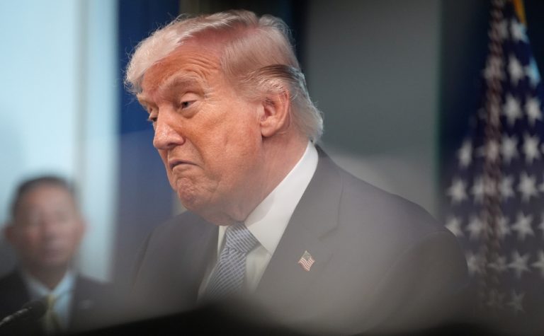Trump ameaça atacar Irã ‘com ainda mais força’, enquanto Vance negocia paz na Suíça
