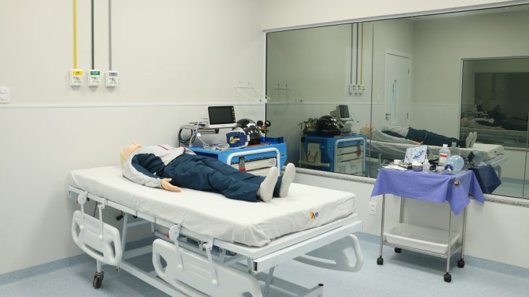 UVV une simulação médica e robótica no InovaWeek 2026