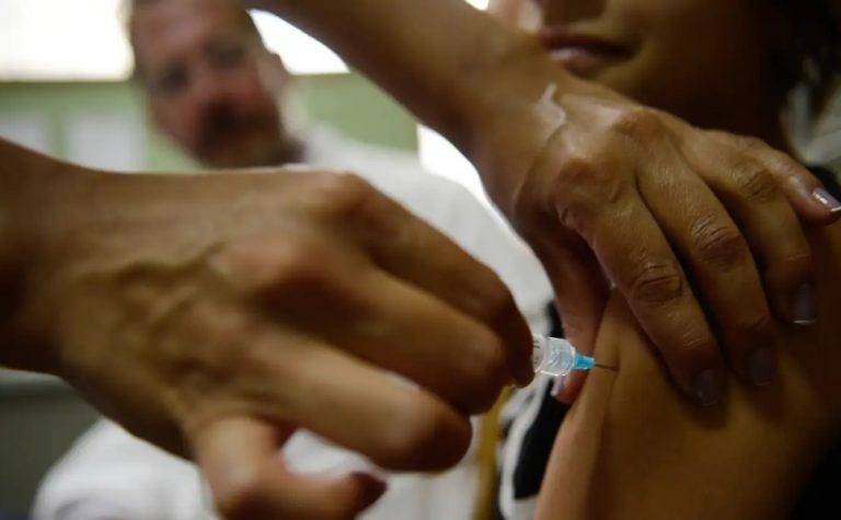 Vacinação de adolescentes de 15 a 19 anos contra o HPV é prorrogada