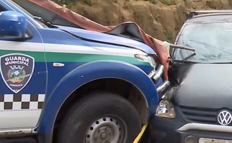 Viatura da Guarda Municipal de Cariacica se envolve em acidente durante perseguição