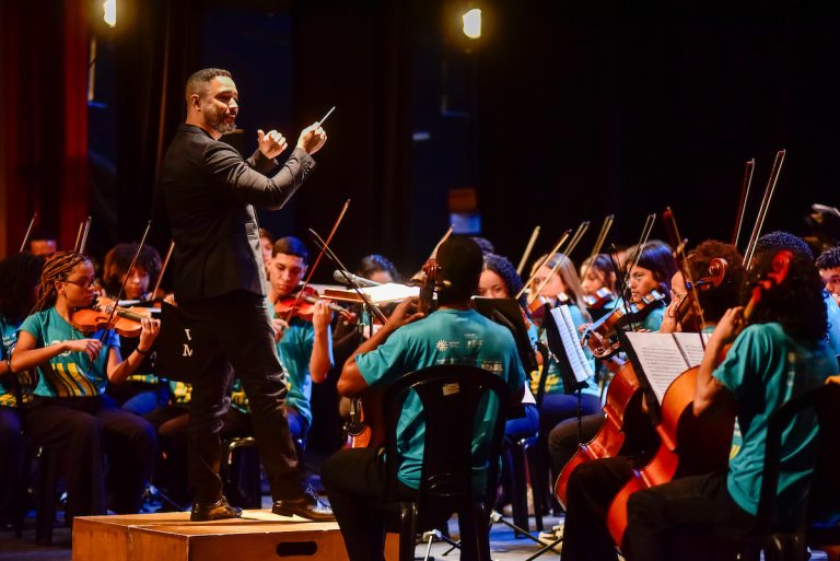 “Vitória da Bossa” reúne Menescal, Fernanda Takai e Theo Bial no Cais das Artes