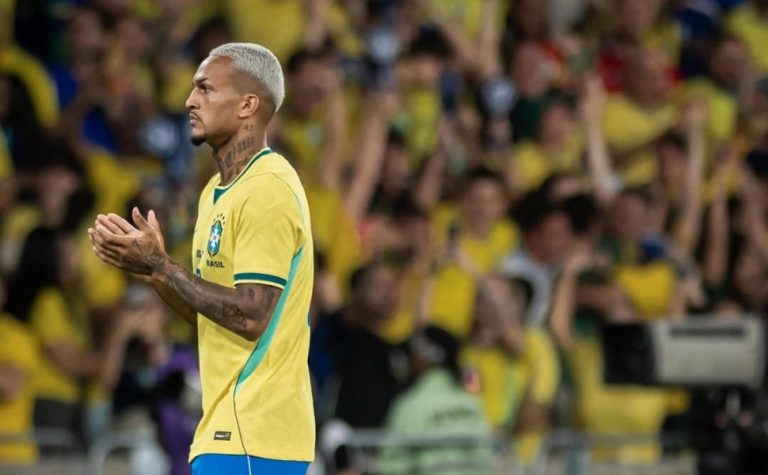 Wesley sai de campo chorando e amplia crise na lateral do Brasil