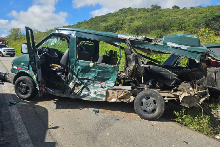 Acidente na BR-232 em Belo Jardim mata cinco pessoas