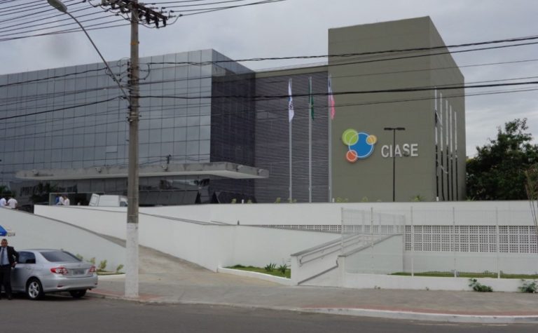 Adolescente que desapareceu com irmão de 1 ano já havia tentado levar outro bebê