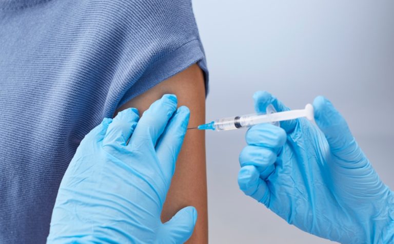 Anvisa atualiza vacinas contra Covid para acompanhar variantes em circulação