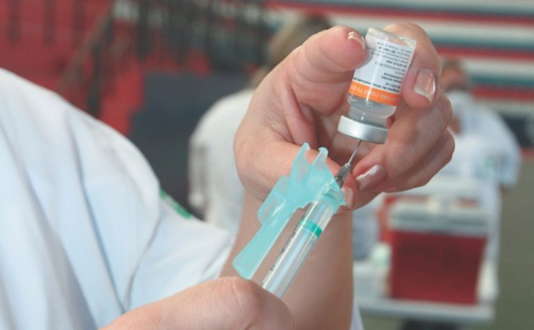 Anvisa muda vacina para enfrentar covid