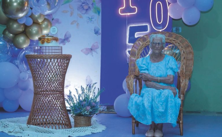 Aos 105 anos, moradora do ES diz que “come de tudo, mas evita gordura”
