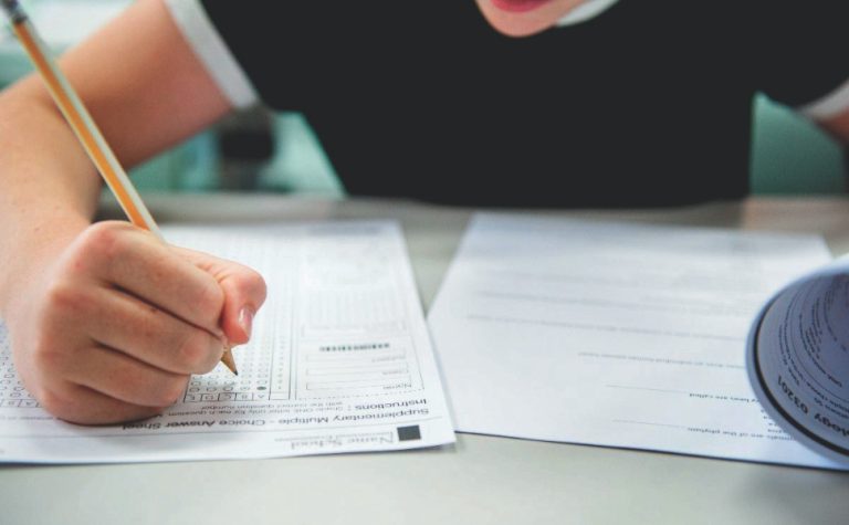 Aposta é resolver provas anteriores: disputa é maior desde 2020