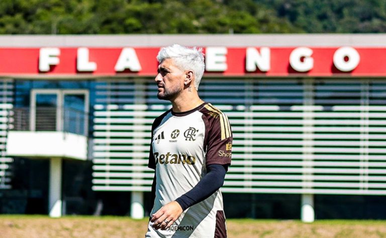 Arrascaeta é relacionado no Flamengo após desfalcar Uruguai por lesão na Copa