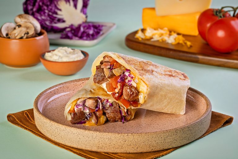 Aussie estreia na categoria de wraps com versões de frango crocante e mignon