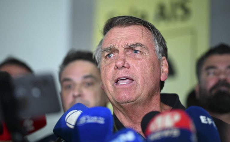 PF faz buscas na casa de Jair Bolsonaro, mas não encontra novas armas