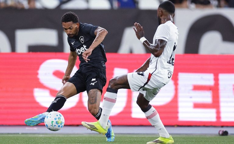 Botafogo fica no 0 a 0 contra o Vitória em jogo atrasado do Brasileirão