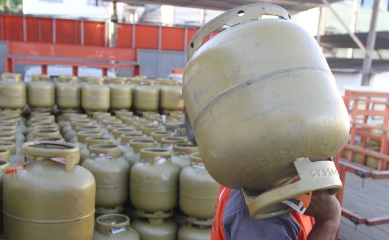 Botijões chineses invadem mercado e dividem indústria e distribuidoras