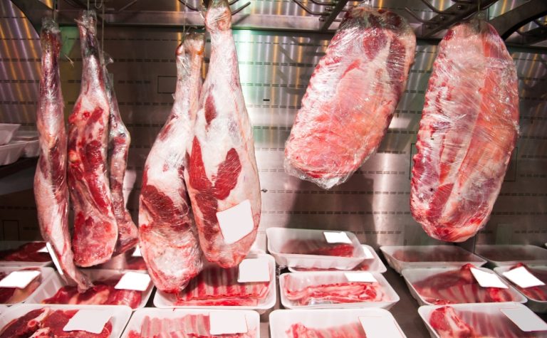 Brasil atinge 80% da cota de carne para a China e está prestes a ser taxado em 55%