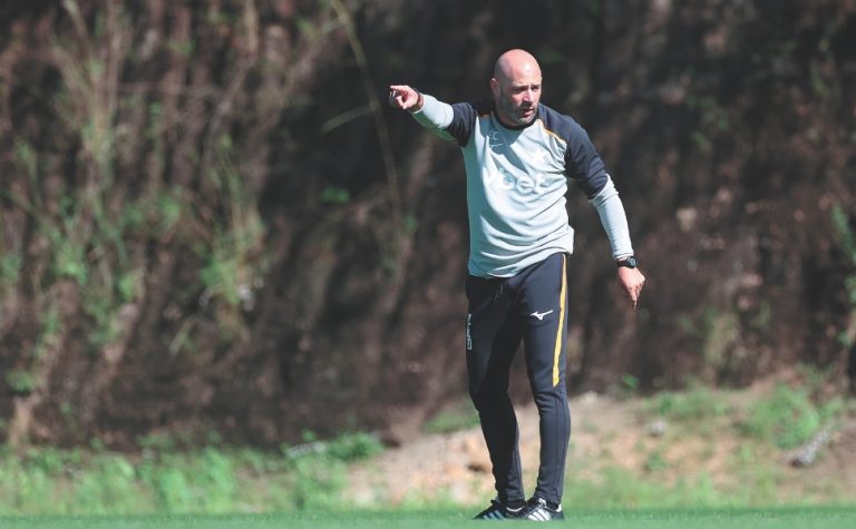 Brasileirão: Botafogo e Santos duelam por respiro no retorno