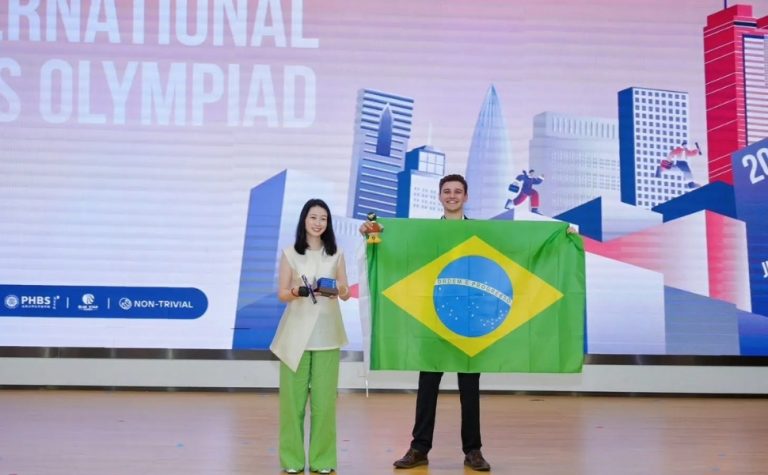 Brasileiro de 16 anos conquista recorde na Olimpíada Internacional de Economia