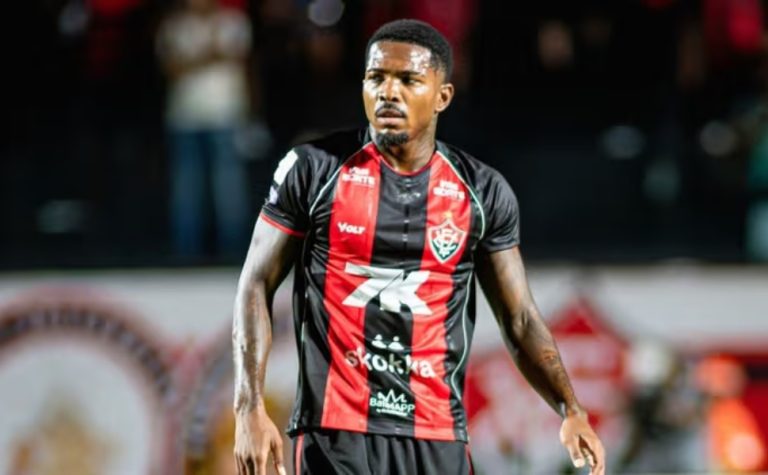 Cacá será adquirido pelo Vitória e não volta ao Corinthians