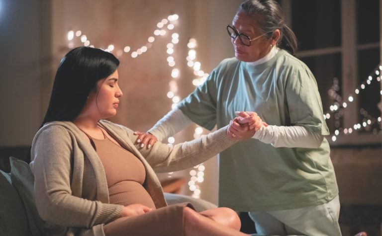 Cada vez mais gestantes recorrem a doulas no parto