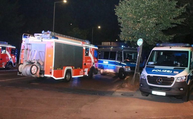 Carro avança contra pessoas em parada LGBT+ na Alemanha e deixa pelo menos 1 morto