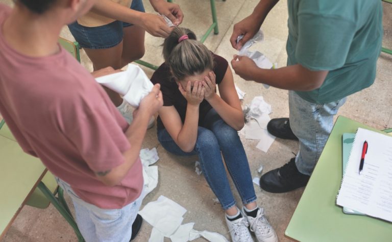 Casos de humilhação na internet crescem e mais jovens vão à polícia