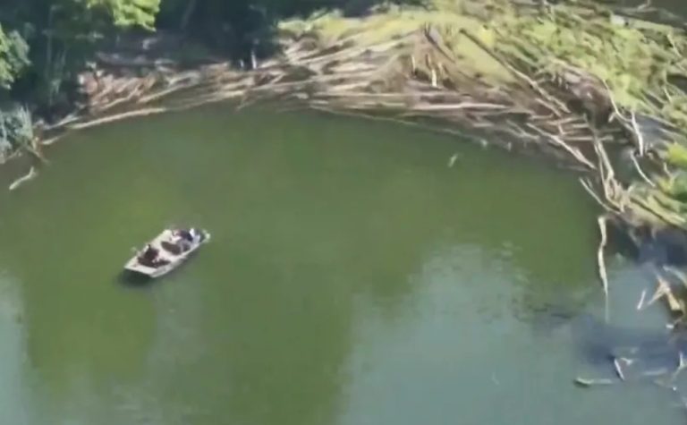 Cinco pessoas morrem tentando salvar pessoa que se afogava em rio nos EUA