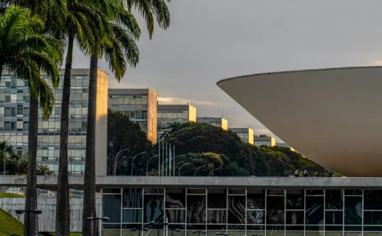 Congresso se aproxima do recesso sem votar PEC 6×1 e PL da Misoginia