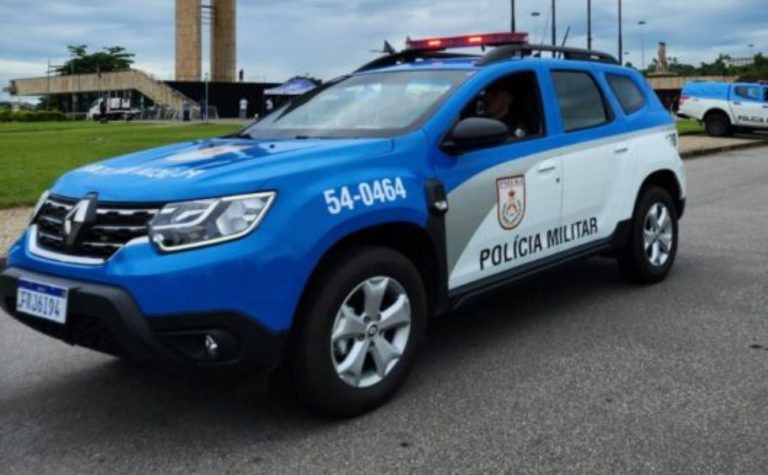 Criança de 5 anos morre e dois ficam feridos após tiroteio em praça no RJ