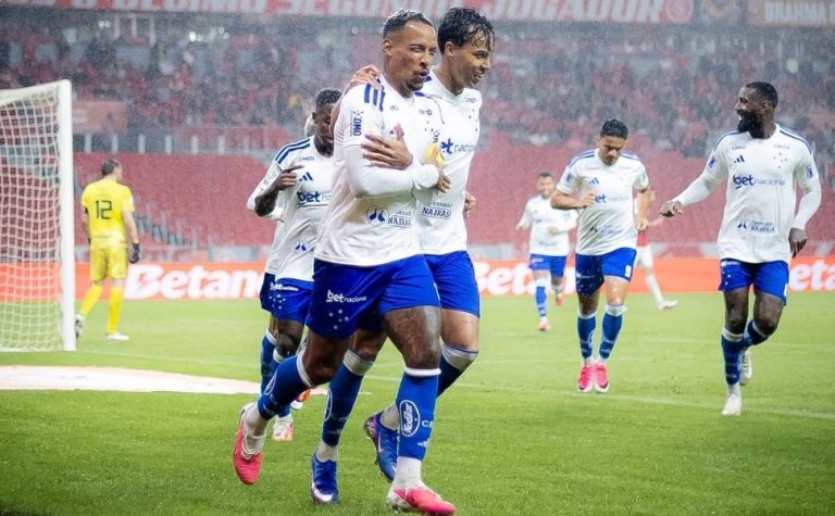 Cruzeiro bate Inter com golaço de Matheus Pereira e lesão de Pec na estreia