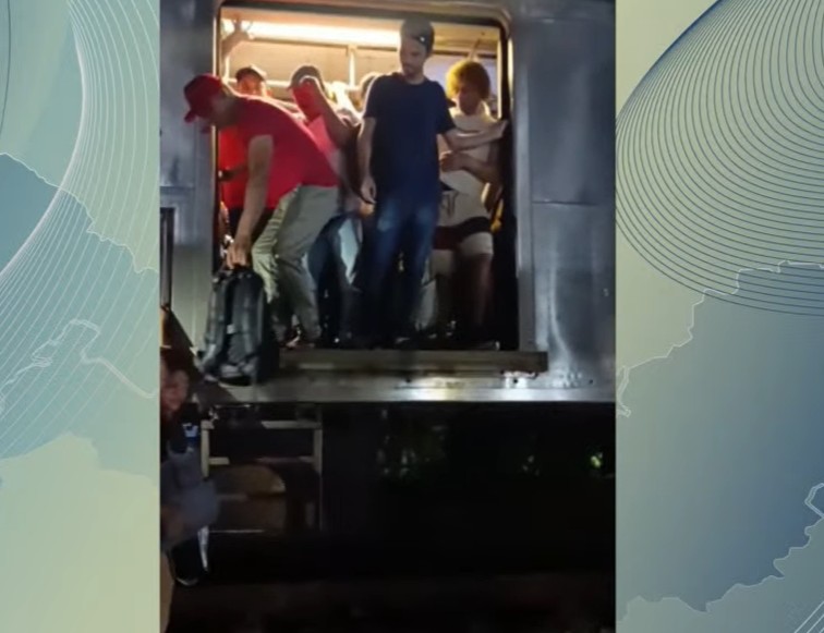 Curto-circuito paralisou Linha Centro do Metrô do Recife na noite desta segunda