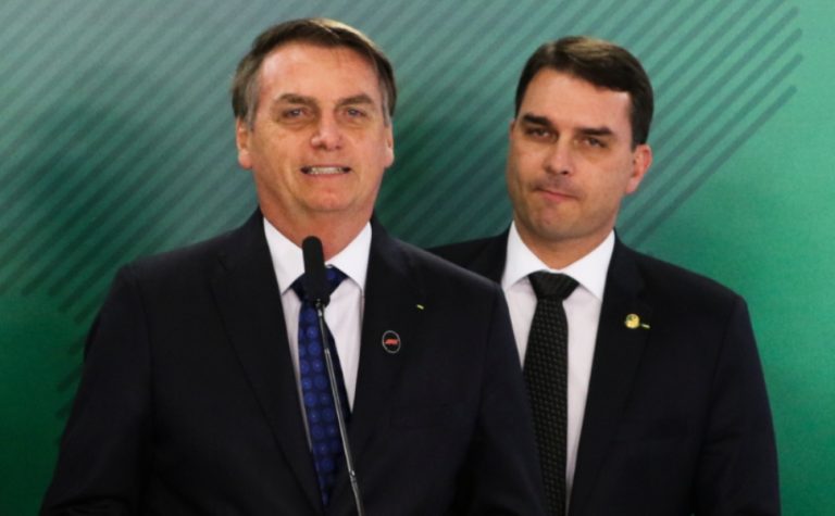 Defesa de Bolsonaro diz ao STF que ele não sabia que Flávio tornaria carta pública