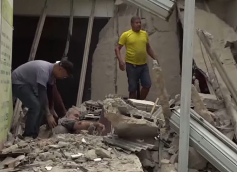 Desabamento de laje fere cinco pessoas no Centro do Recife