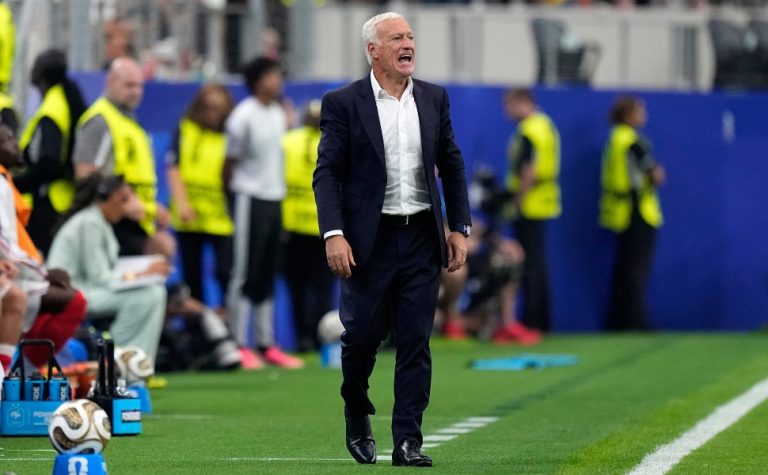 Deschamps questiona arbitragem após eliminação da França: ‘Ele é bom o suficiente?’