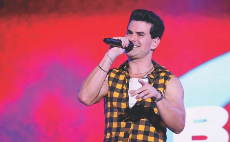 Despedida de julho com shows, teatro e festas no ES