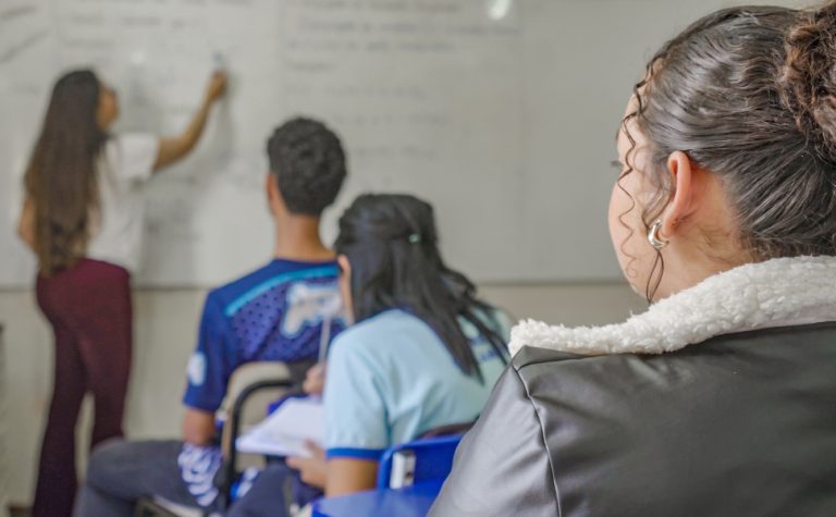 Educação financeira pode ser incluída no currículo escolar