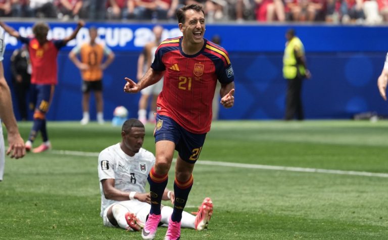 Espanha arrasa a Áustria e vai às oitavas da Copa com brilho de Oyarzabal