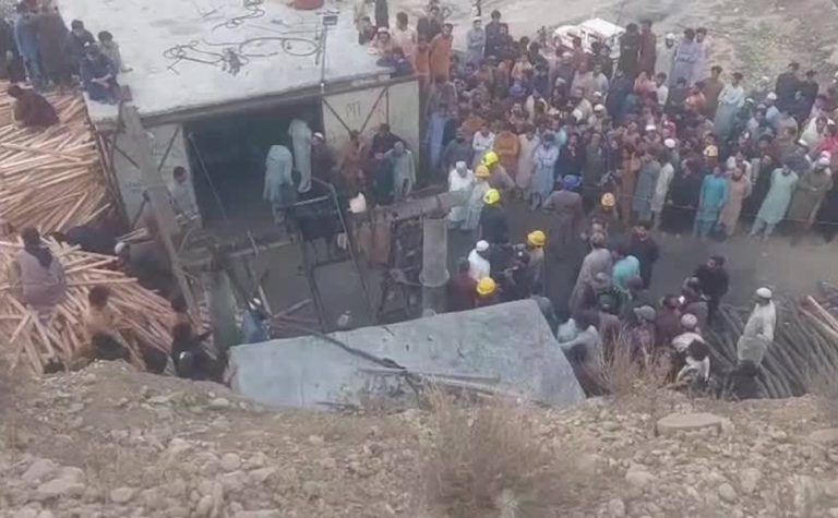 Explosão em mina de carvão deixa ao menos 34 mortos no Paquistão