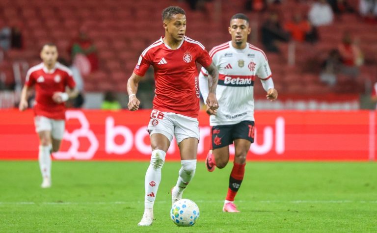 Flamengo joga mal, mas evita derrota para o Internacional ao buscar empate no fim