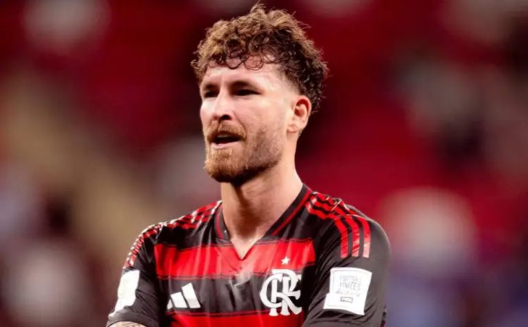 Flamengo recebe proposta de clube turco pelo zagueiro Léo Pereira
